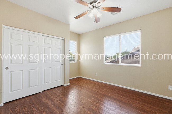 Building Photo - 6827 N 71st Dr