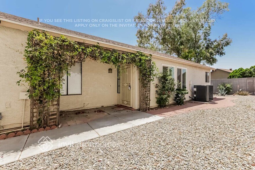 Building Photo - 921 S Val Vista Dr