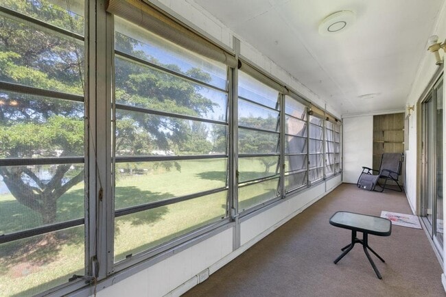 Building Photo - 124 Lake Constance Dr