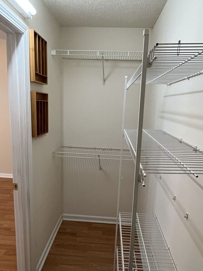 Building Photo - Updated 3 Bedroom, 2 Bath Ranch in NW Char...
