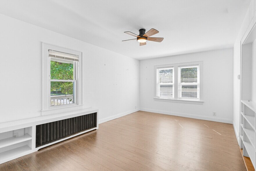 Building Photo - 115 Billian St