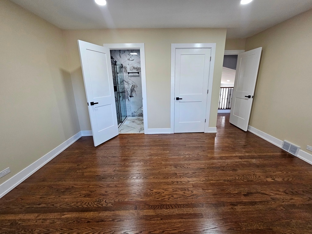 Building Photo - 1535 E Jane Ave