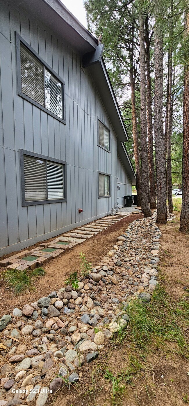 Building Photo - 2280 N Southern Hills Dr
