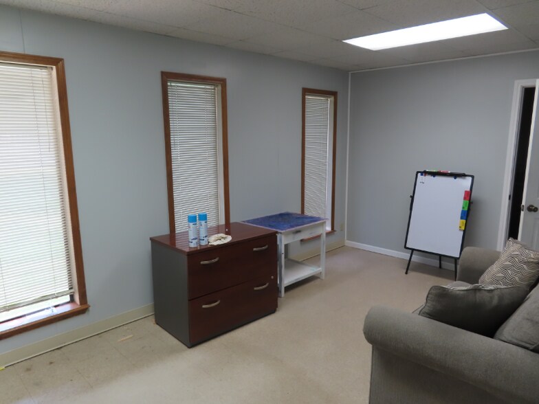 Building Photo - 4343 Ridgecrest Cir