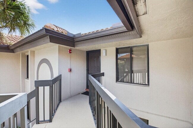 Building Photo - 5151 W Club Cir