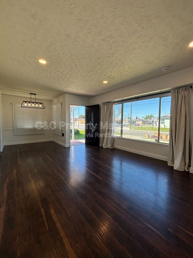 Building Photo - 1408 E 142nd St