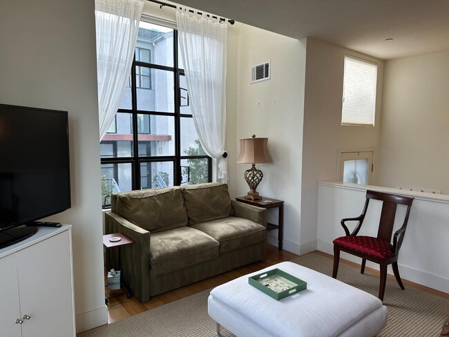 Building Photo - 116 S 1st St