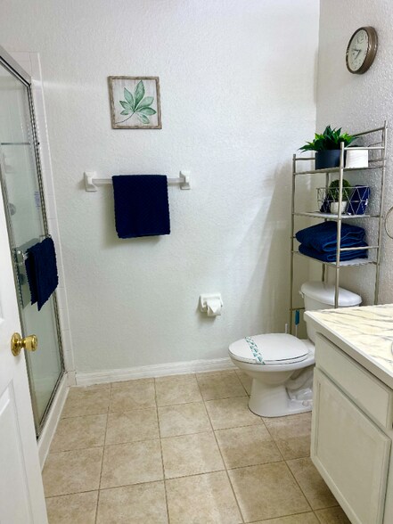 Building Photo - 1002 Gran Bahama Blvd