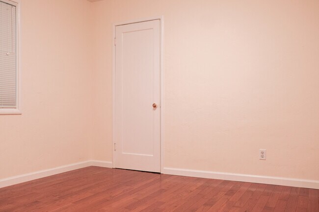 Building Photo - 1212 Neilson St