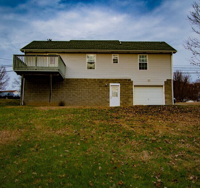Building Photo - 3 Bedroom Pet Friendly Home For Rent In St...