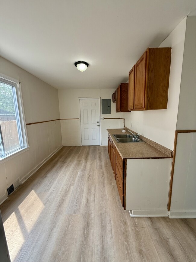 Building Photo - 21059 Gentner St