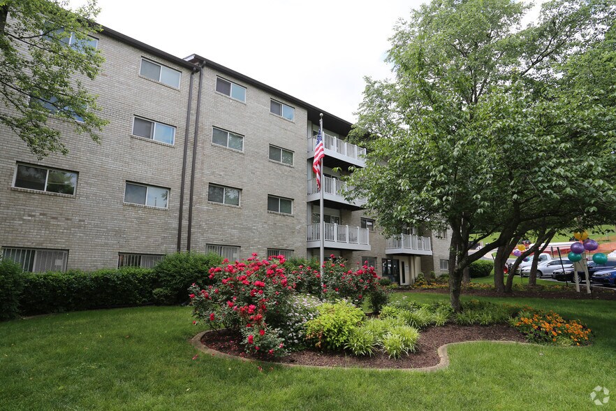 Fox Hills North 1108 Kennebec St Oxon Hill MD 20745 Apartment Finder