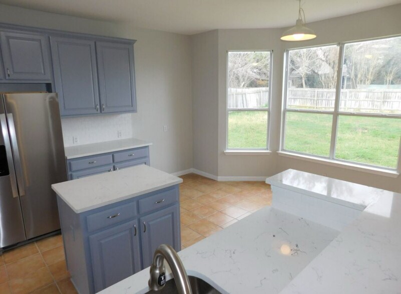Building Photo - 703 Thrush Dr