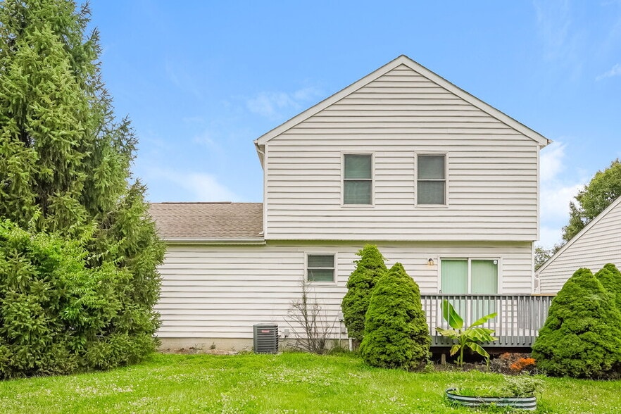 Building Photo - 5525 Boucher Dr