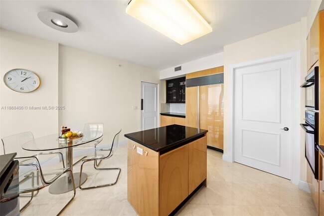 Building Photo - 781 Crandon Blvd