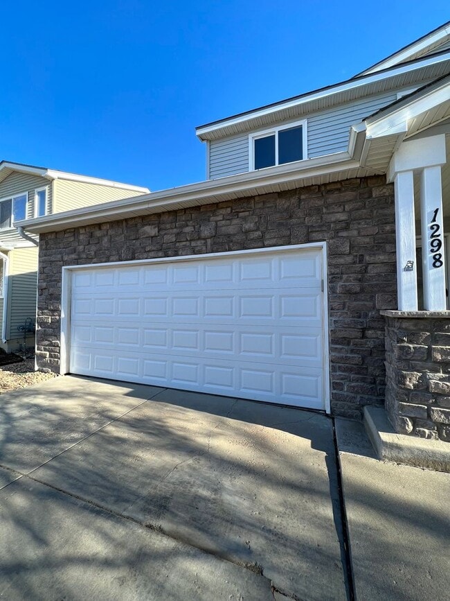 Building Photo - Beautiful 4 Bedroom Home In Wolf Creek Available in March!