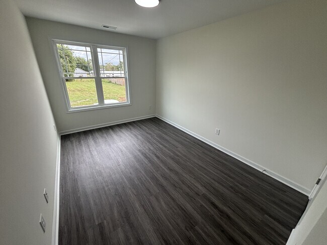 Building Photo - 510 S Ryals St