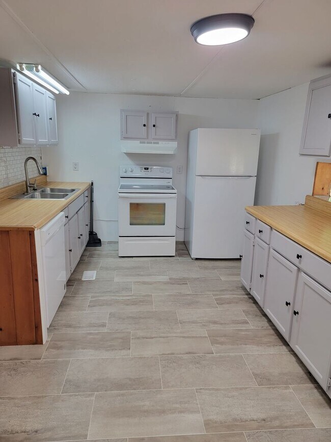 Building Photo - Peaceful 3/1 on over an Acre in Inverness!!!