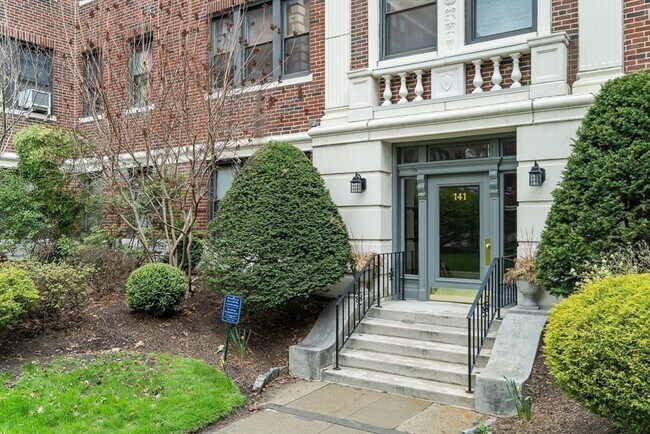 Building Photo - 141 Englewood Ave