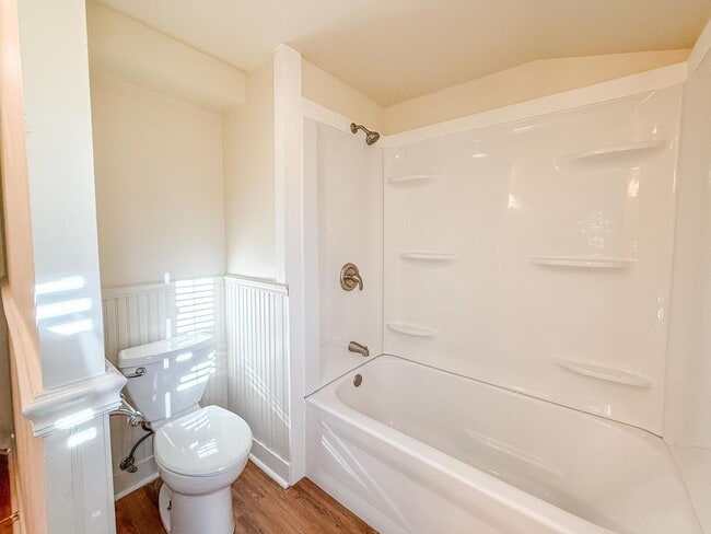 Building Photo - 3 bedroom, 2 bathroom Quiet Retreat With Scenic Views-Mansfield, Illinois