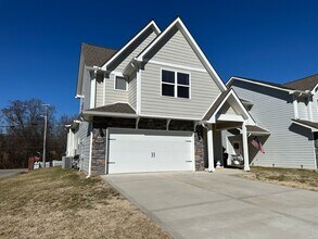 Building Photo - 3 Bed / 2.5 bath Home in Knoxville | Vaulted Ceilings | Gas Fireplace | HOA Community