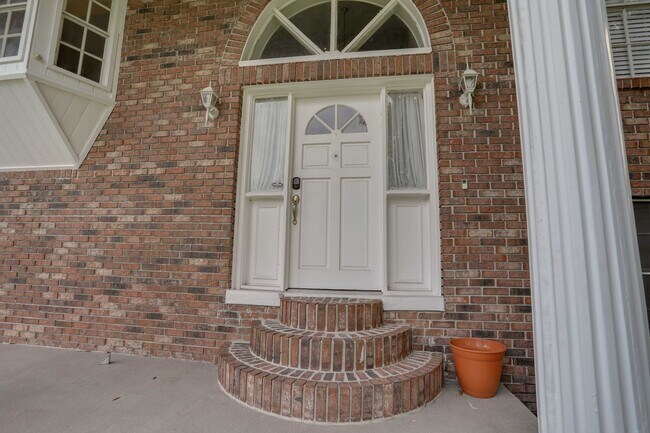 Building Photo - 5212 Abelia Dr