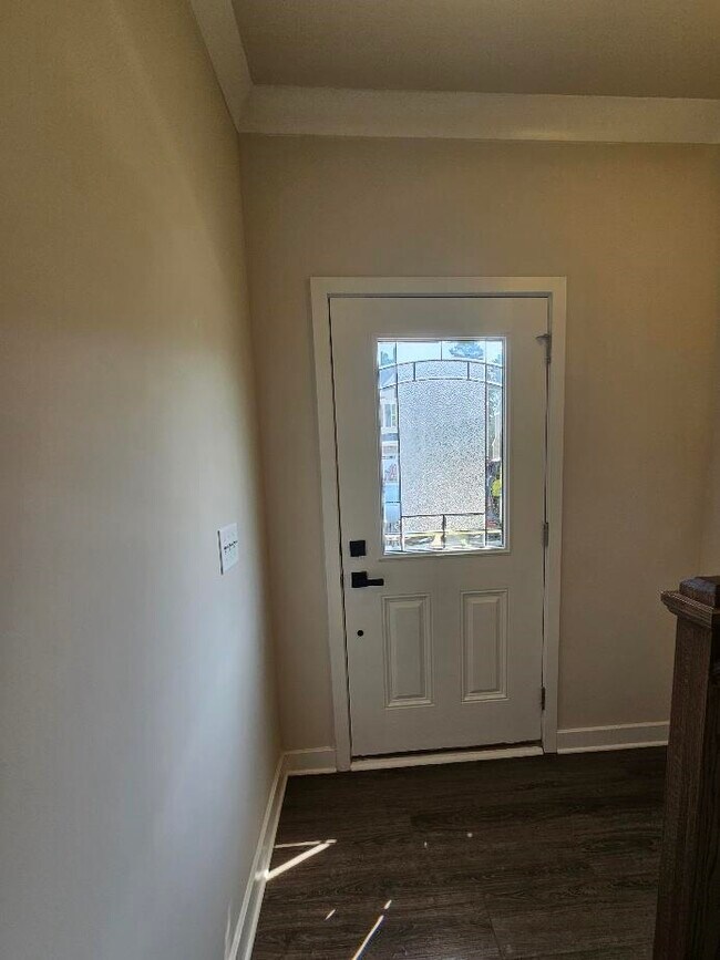 Building Photo - 303 Golan Cir