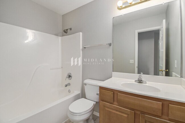 Building Photo - Multi-Level Elkhorn Home