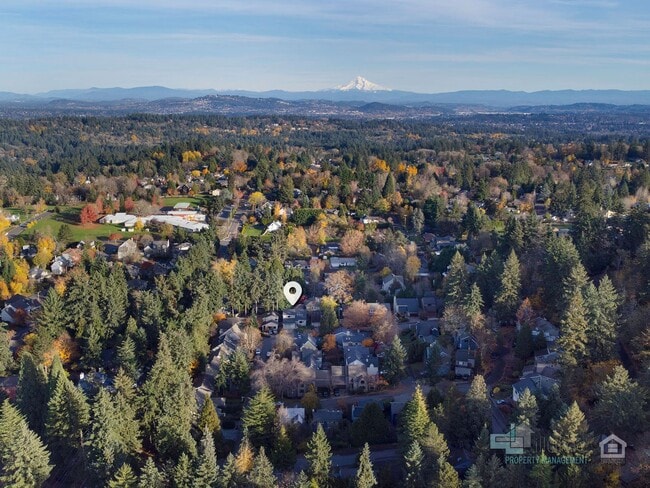 Building Photo - Fully Furnished Lake Oswego Gem!!!!
