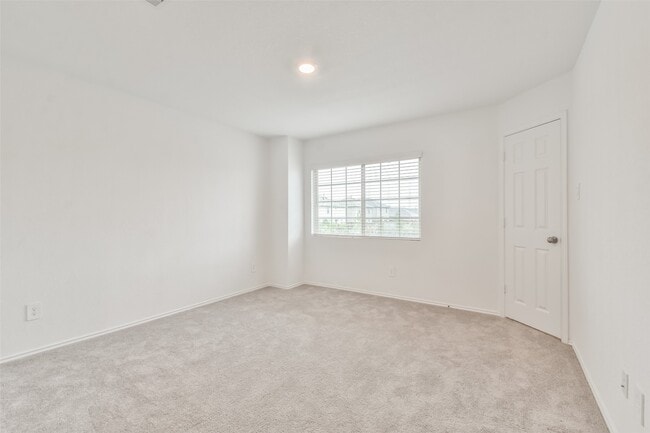 Building Photo - 3707 Solanum Dr