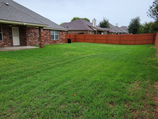 Building Photo - 2501 Leatherwood Dr
