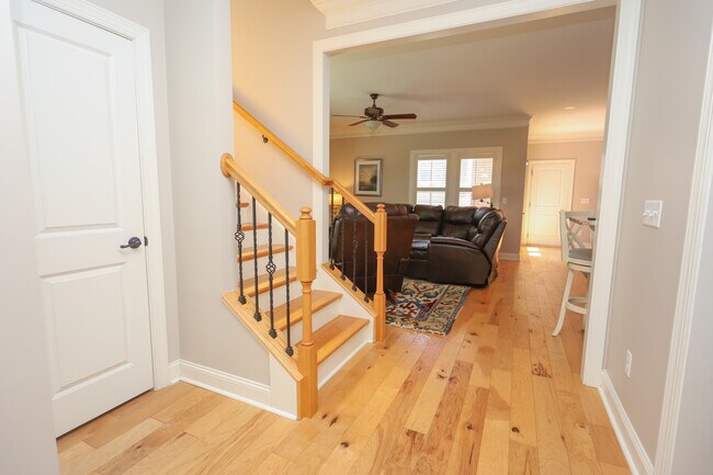 Building Photo - 504 Village Walk Ln