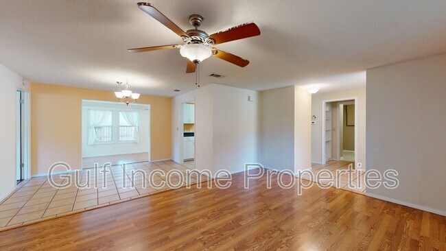 Building Photo - 5012 29th Ave W