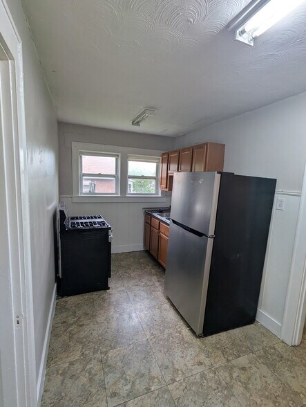 Building Photo - 6748 Crest Ave