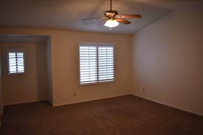 Building Photo - 4727 E Alamos Ave