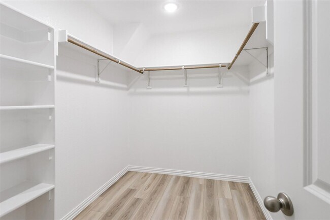 Building Photo - Gorgeous Townhouse for rent in North Fort ...