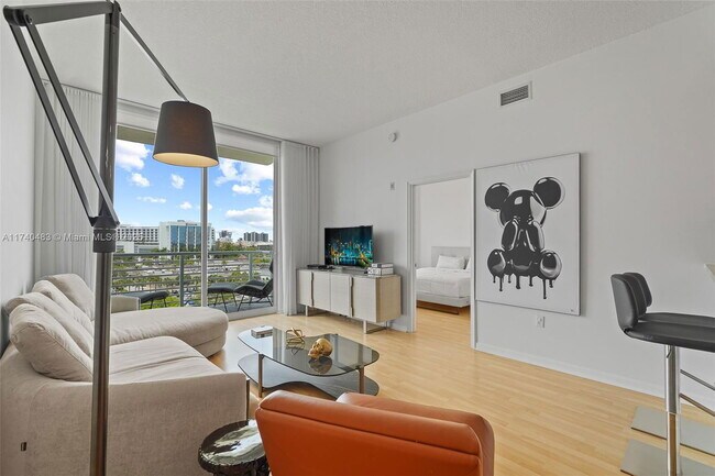 Building Photo - 2775 NE 187th St