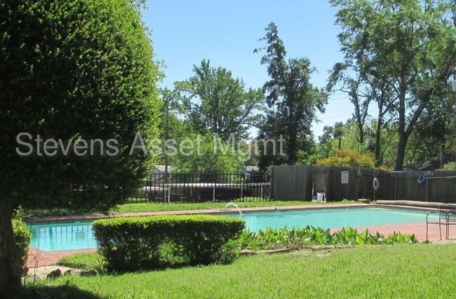 Building Photo - *REDUCED *ADORABLE 1/1 CONDO FAIRFIELD OAKS*