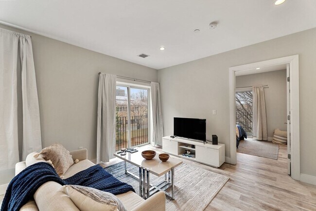 Building Photo - 1457 Tremont St