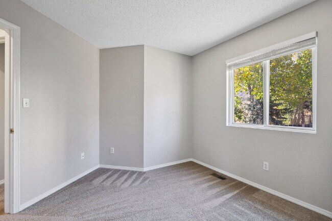 Building Photo - 7430 Julynn Rd