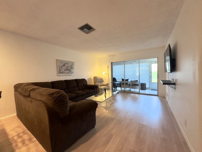 Building Photo - Palm Greens