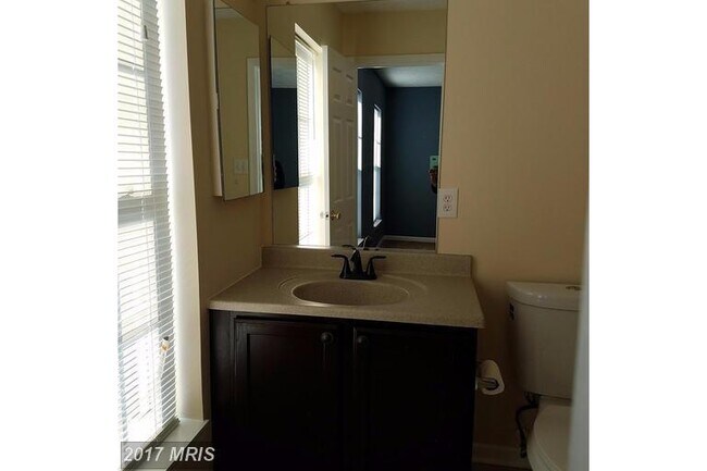 Building Photo - Charming 3-Bedroom Townhome in Glen Burnie...