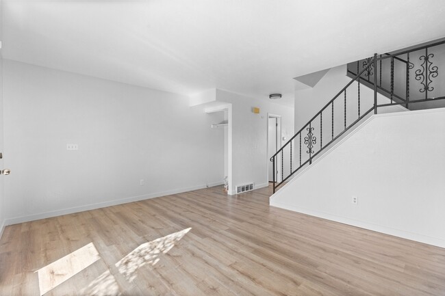 Building Photo - 2250 Billings St