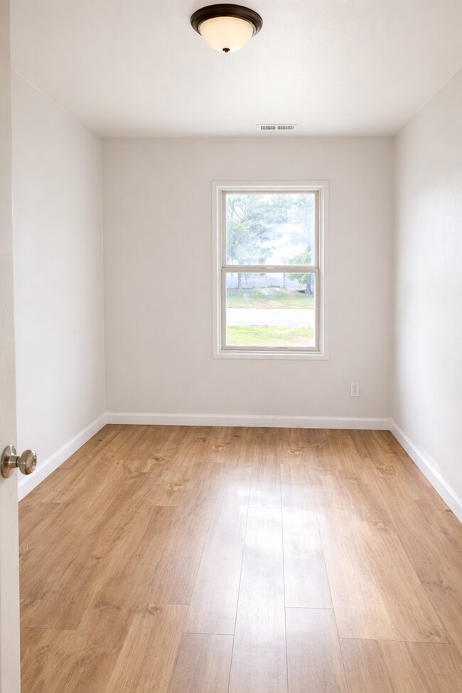 Building Photo - LIMITED TIME**1/2 OFF DEPOSIT**