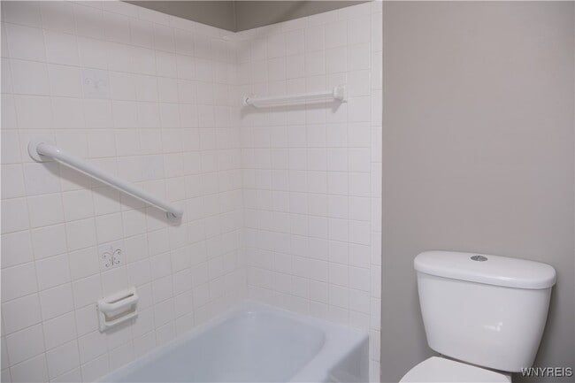 Building Photo - 32 Bernhardt Dr