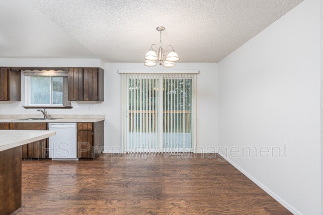 Building Photo - 905 W 33rd Ave