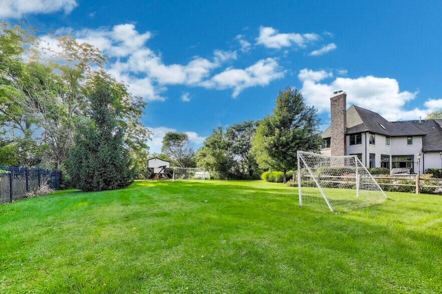 Building Photo - 23W711 Hobson Rd