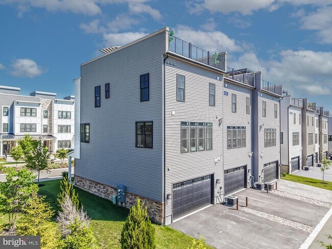 Building Photo - 300 Squire Dr