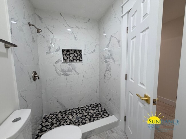 Building Photo - Beautifully Renovated 4BR Home with Private Pool in Fort Walton Beach!