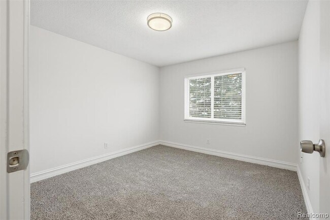 Building Photo - 8188 24 Mile Rd